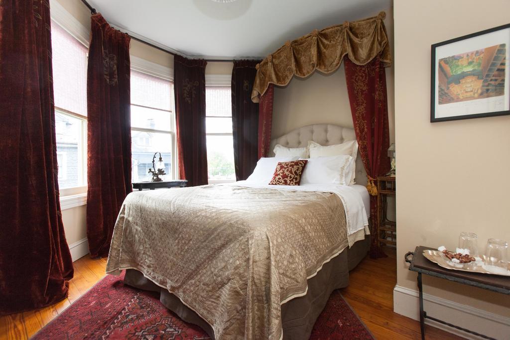 10 Clarke Bed & Breakfast Frederick Oda fotoğraf