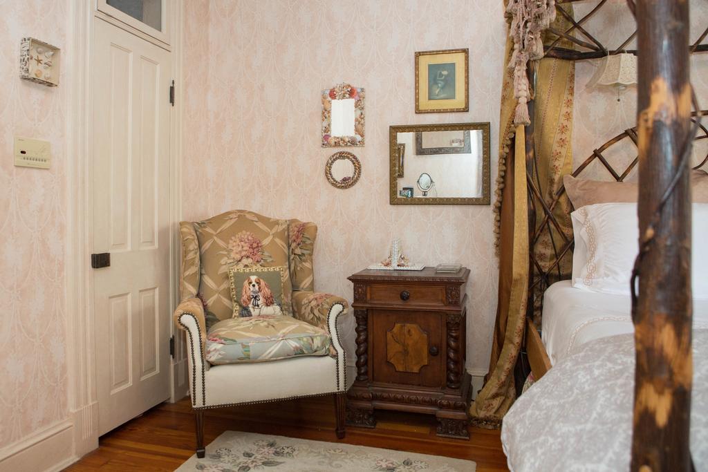 10 Clarke Bed & Breakfast Frederick Oda fotoğraf